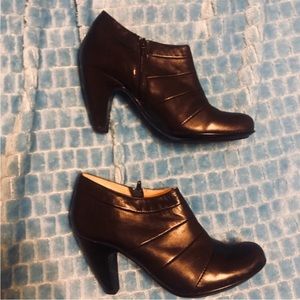 Sofft Black Ankle Booties Size 7.5